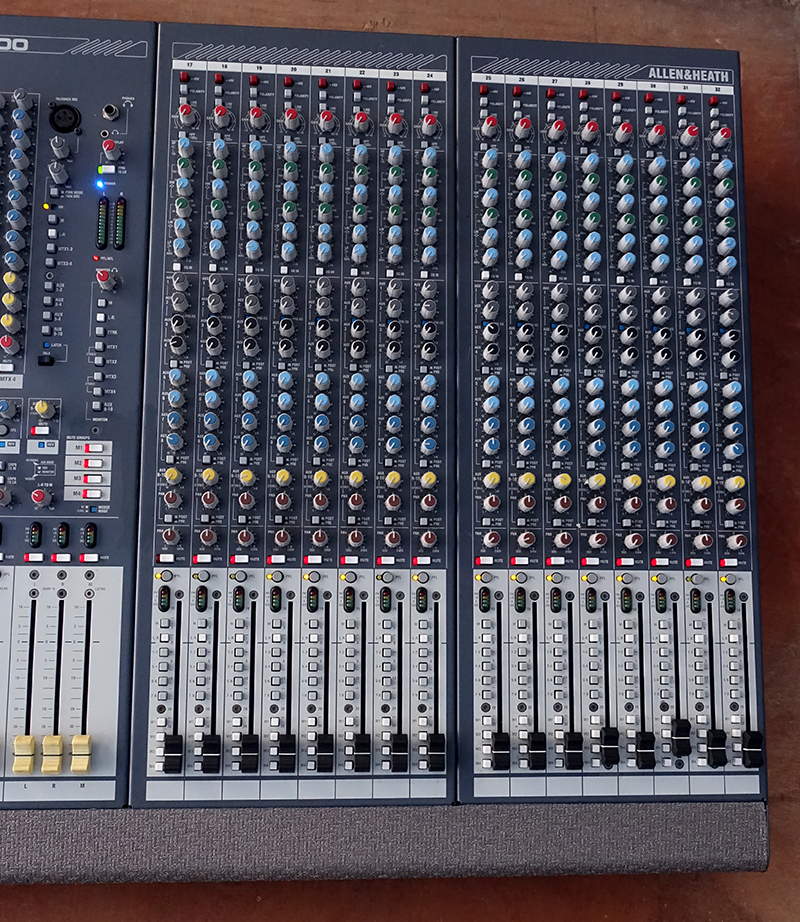 Allen&amp;Heath-GL2800-r.jpg