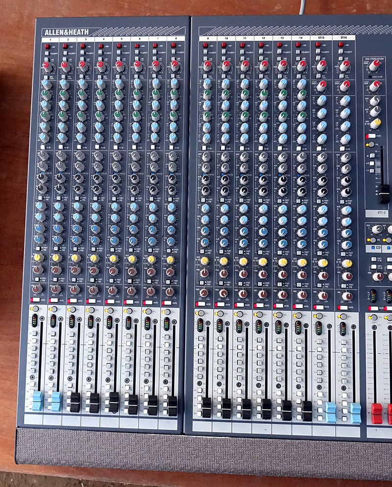 Allen&amp;Heath-GL2800-le.jpg